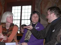 Kurze Gruppendiskussionen — Zwischen den Referaten gab es Zeit, in kleinen Gruppen zu diskutieren.