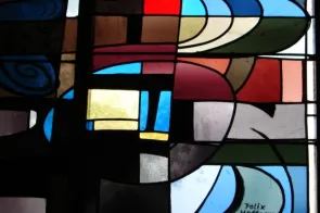 Farbenspiel, Kirchenfenster R&uuml;eggisberg  Lupe (33) (Foto: Andreas Schiffmann-Pf&auml;ffli)