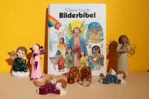 Kinderbibel mit Engeln (Foto: Erich Wegmann)