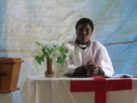 Pfarrerin Heri Ngoka (Foto: Doris Brodbeck): Moravian Church in Matema am Lake Nyassa, Tansania
